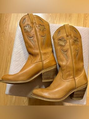 Tan Floral Embroidered Western Heeled Boots
